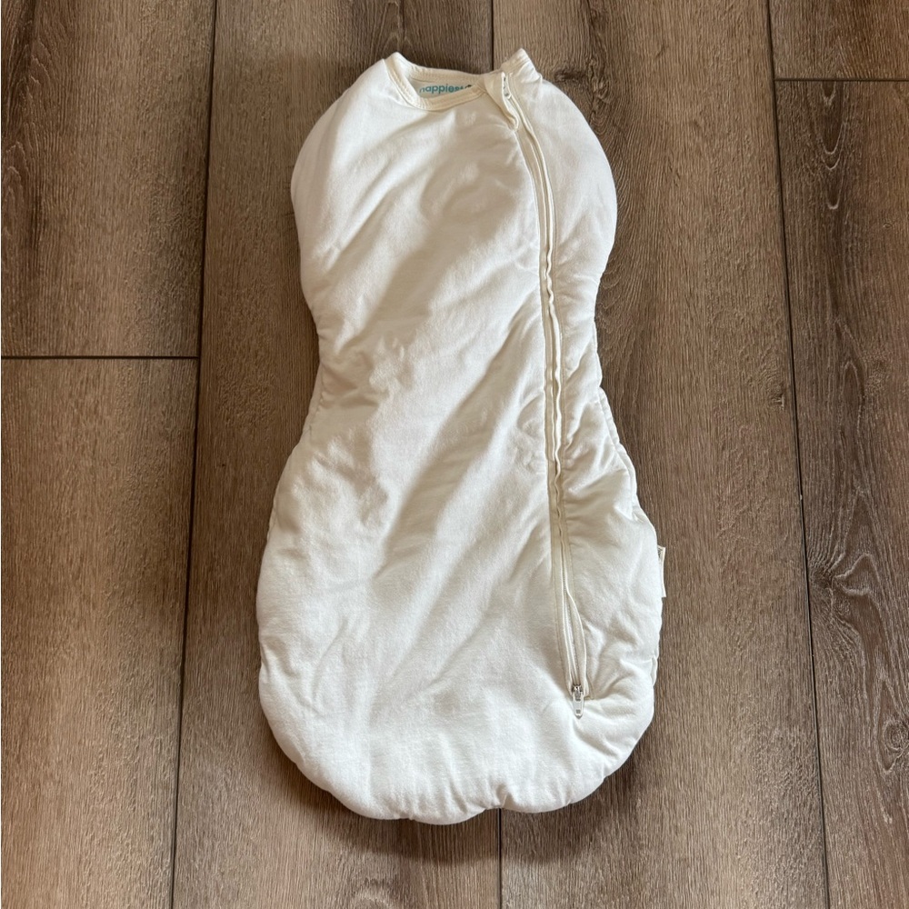 NWOT Happiest Baby Sleepea Comforter Swaddle — Medium